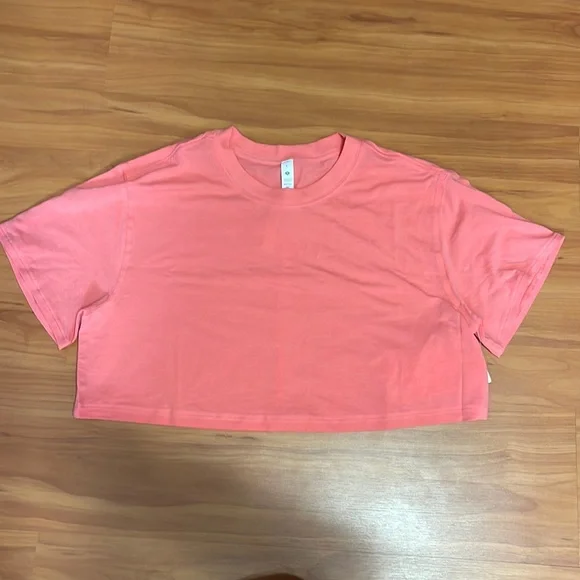 Lululemon Cropped Tee - Picture 1 of 6